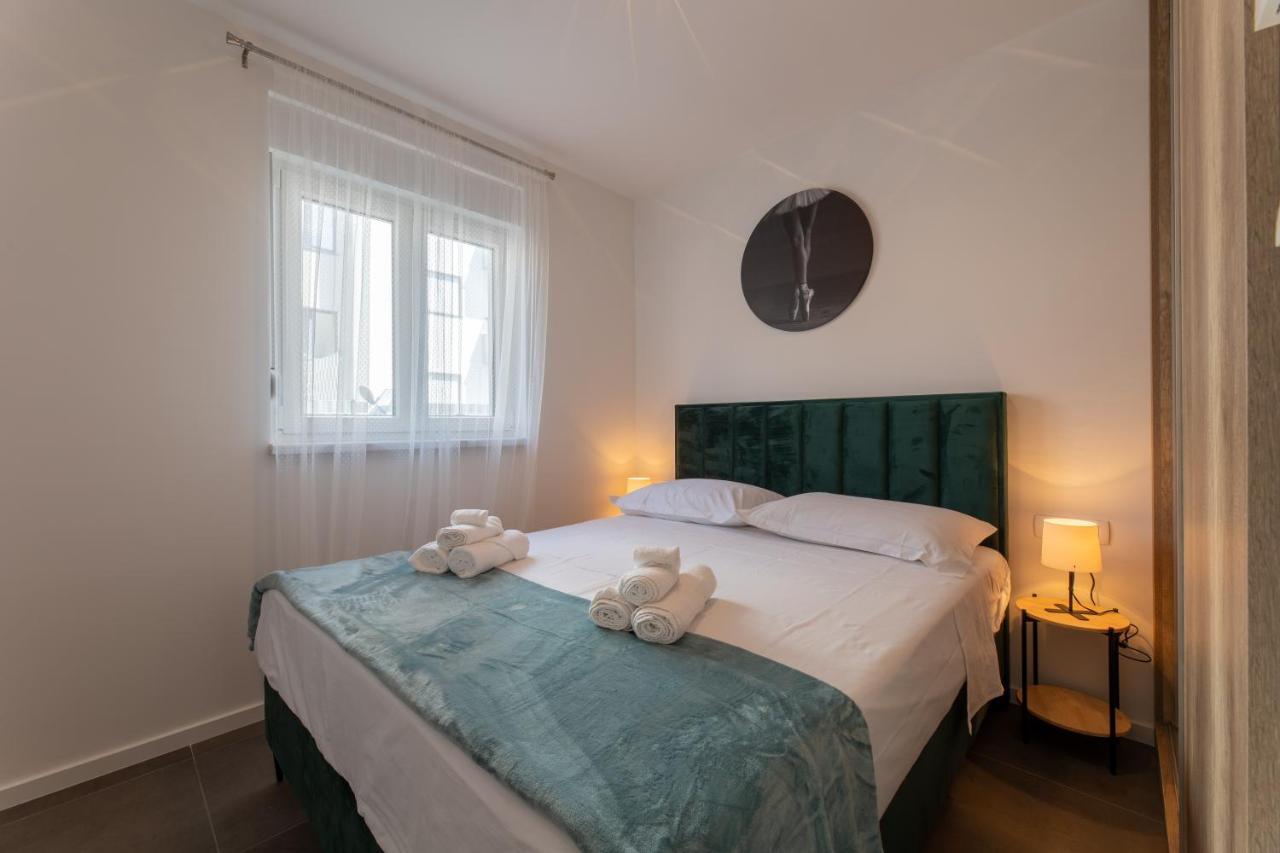 Apartments Maya & Tina Trogir Extérieur photo