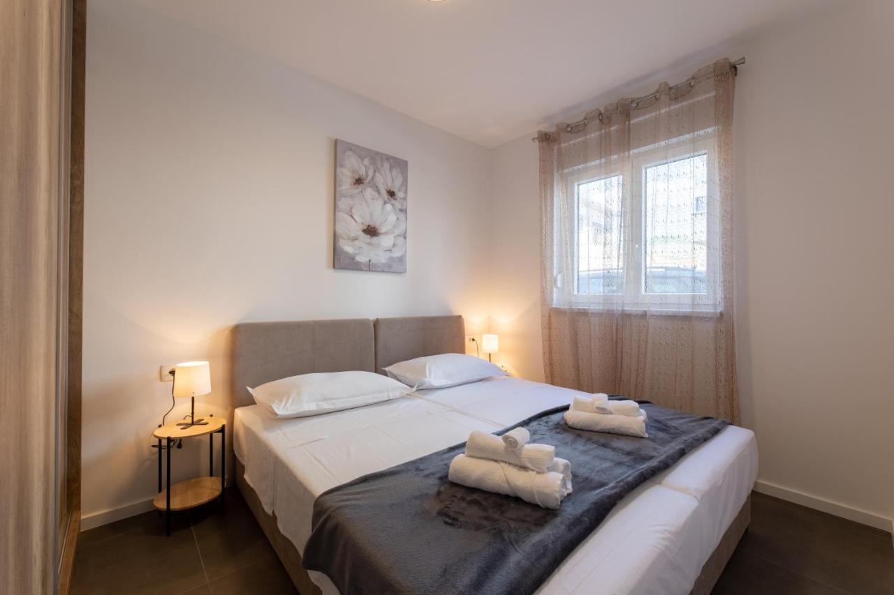 Apartments Maya & Tina Trogir Extérieur photo