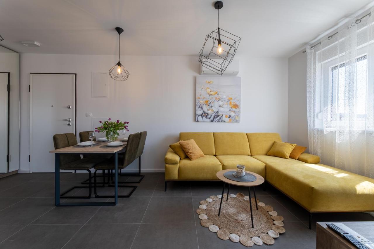 Apartments Maya & Tina Trogir Extérieur photo